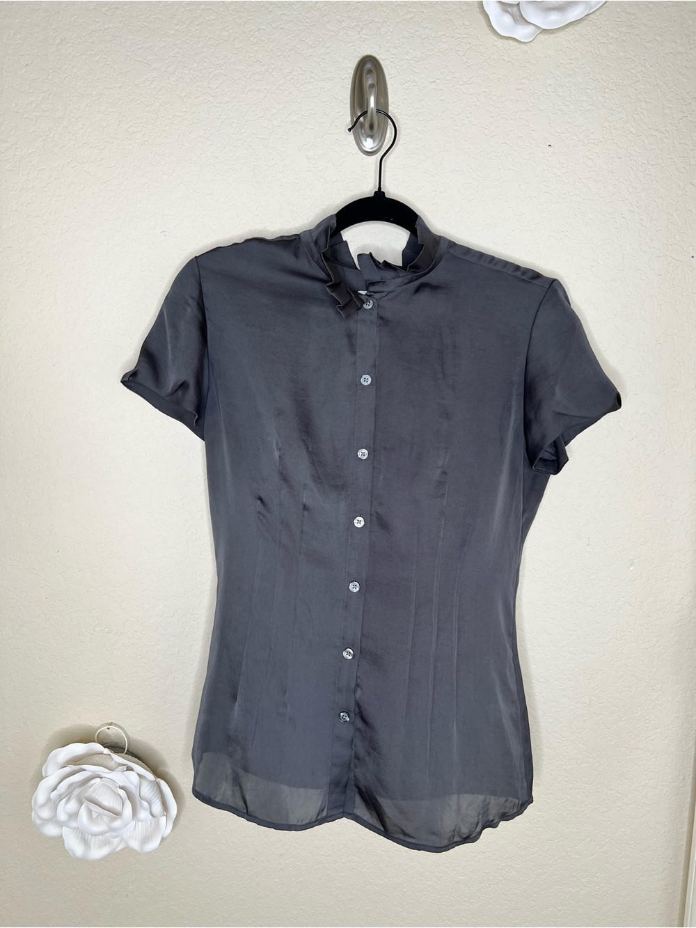 NTM: Banana Republic Charcoal Gray Ruffle Neck Button Front Blouse Size 4